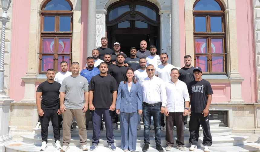 Edirne Belediye Başkanı Gencan, Edirneli pehlivanlarla bir araya geldi