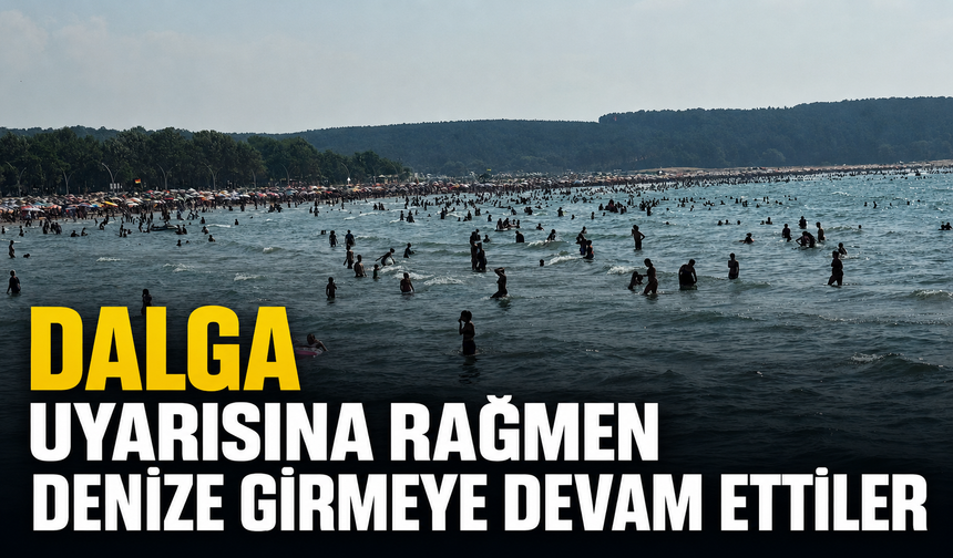 Dalga uyarısına rağmen denize girmeye devam ettiler