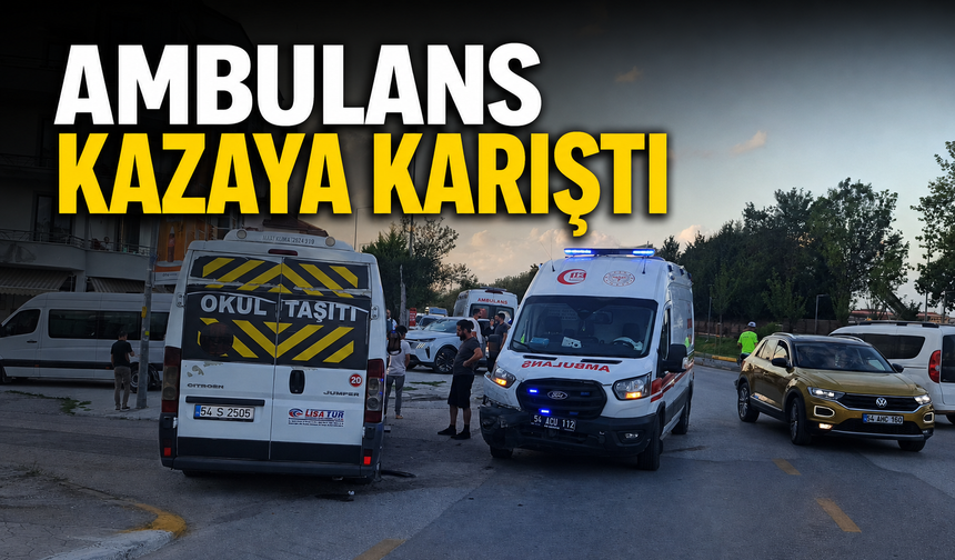 Serdivan’da ambulans ile servis minibüsü çarpıştı: 5 yaralı