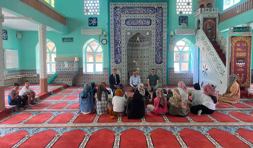 Pınarhisar Kaymakamı Özderin, Kur'an kursu öğrencilerini ziyaret etti