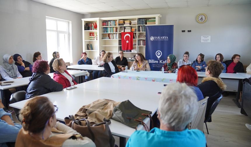 SAÜ’de kadın sağlığı konuşuldu: Erken tanı ve sağlıklı yaşama dikkat çekildi