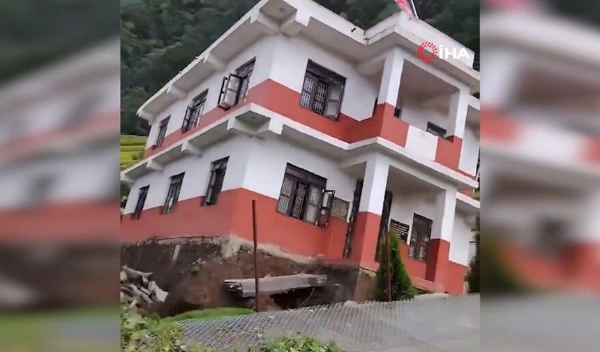 Nepal’de felaket: Bina saniyeler içinde nehre gömüldü