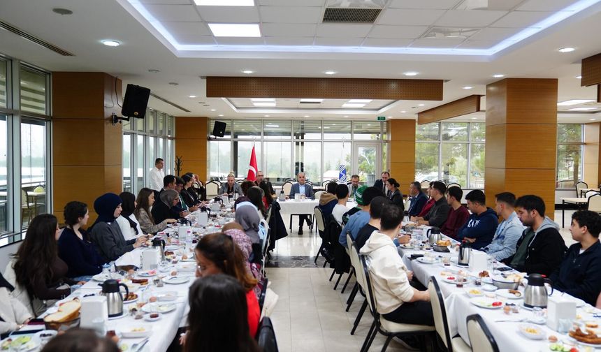 Rektör Al’dan öğrencilere çağrı: “Bilimsel üretimin bir parçası olun”
