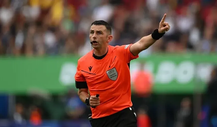 Türkiye-İtalya maçını Michael Oliver yönetecek