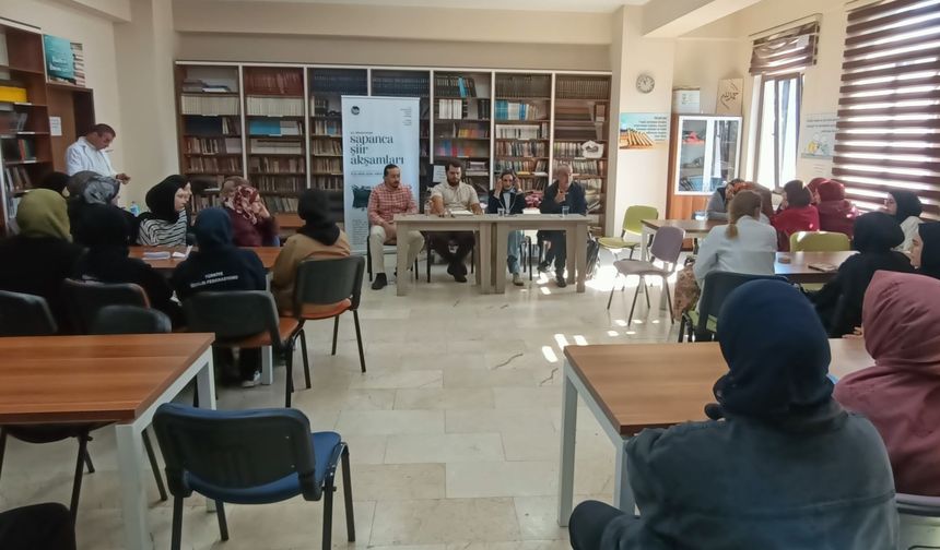 Sakarya’da şiir dolu buluşma! 23 şair öğrencilerle bir araya geldi