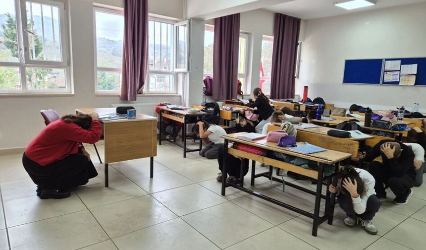 Serdivan’da 367 öğrenci ve öğretmene afet eğitimi!