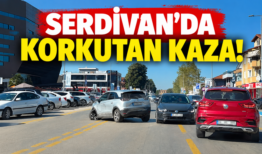 Serdivan'da korkutan kaza! Otomobilin ön kısmı parçalandı