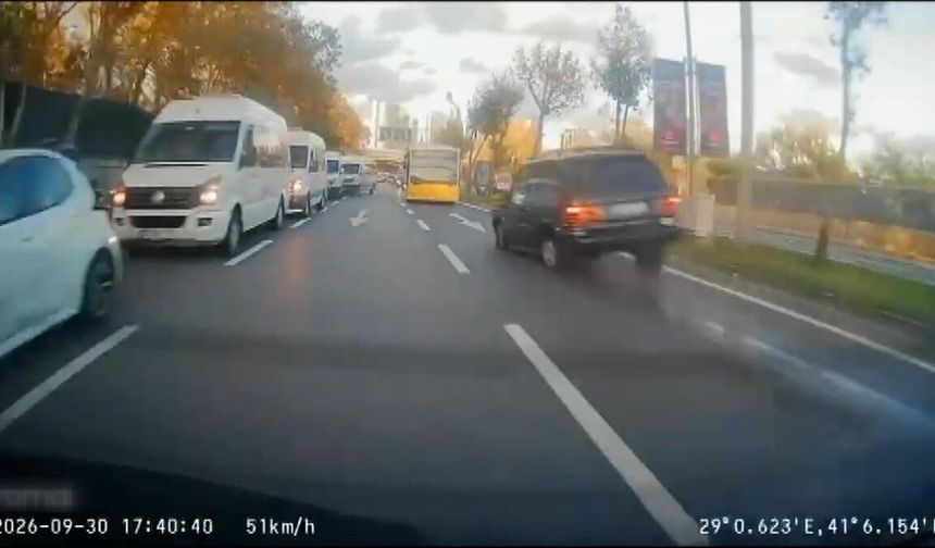 Sarıyer’de cip ile İETT otobüsü çarpıştı: 3 yaralı