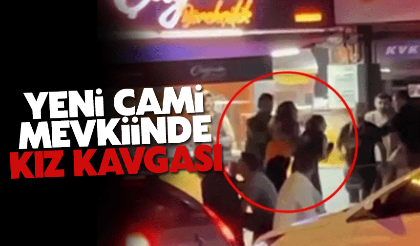 Yeni Camii'nde 2 kadın kavga etti