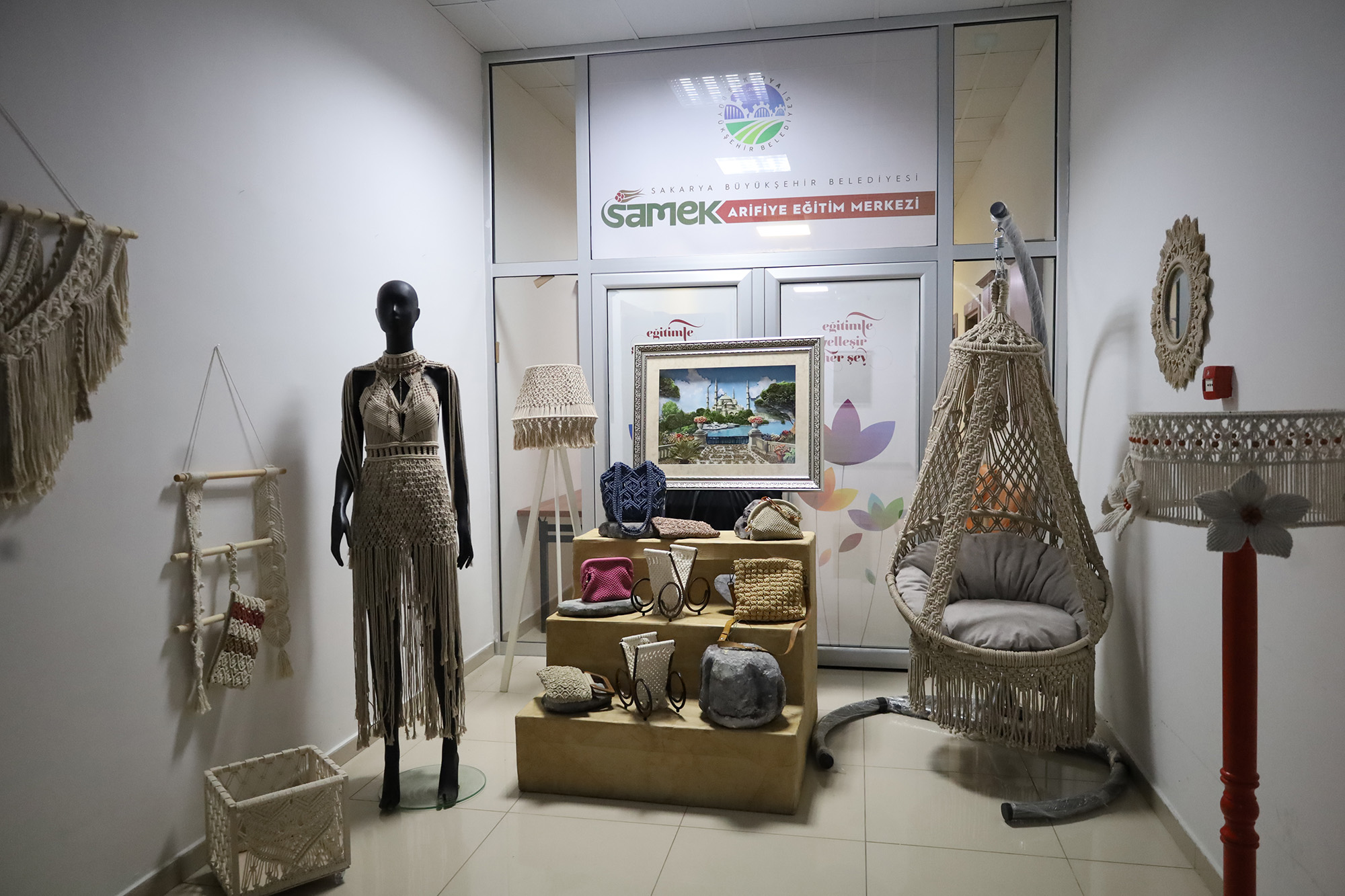 17Arifiye Samek’te Sanat Konuştu: Sabır, Emek Ve İlham Dolu Sergi
