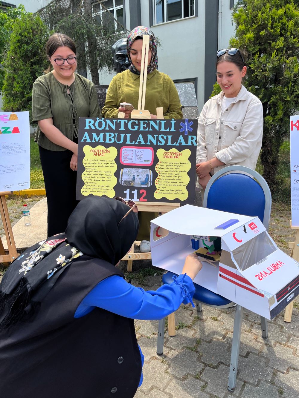 3Geleceğin Paramedikleri Sahne Aldı1