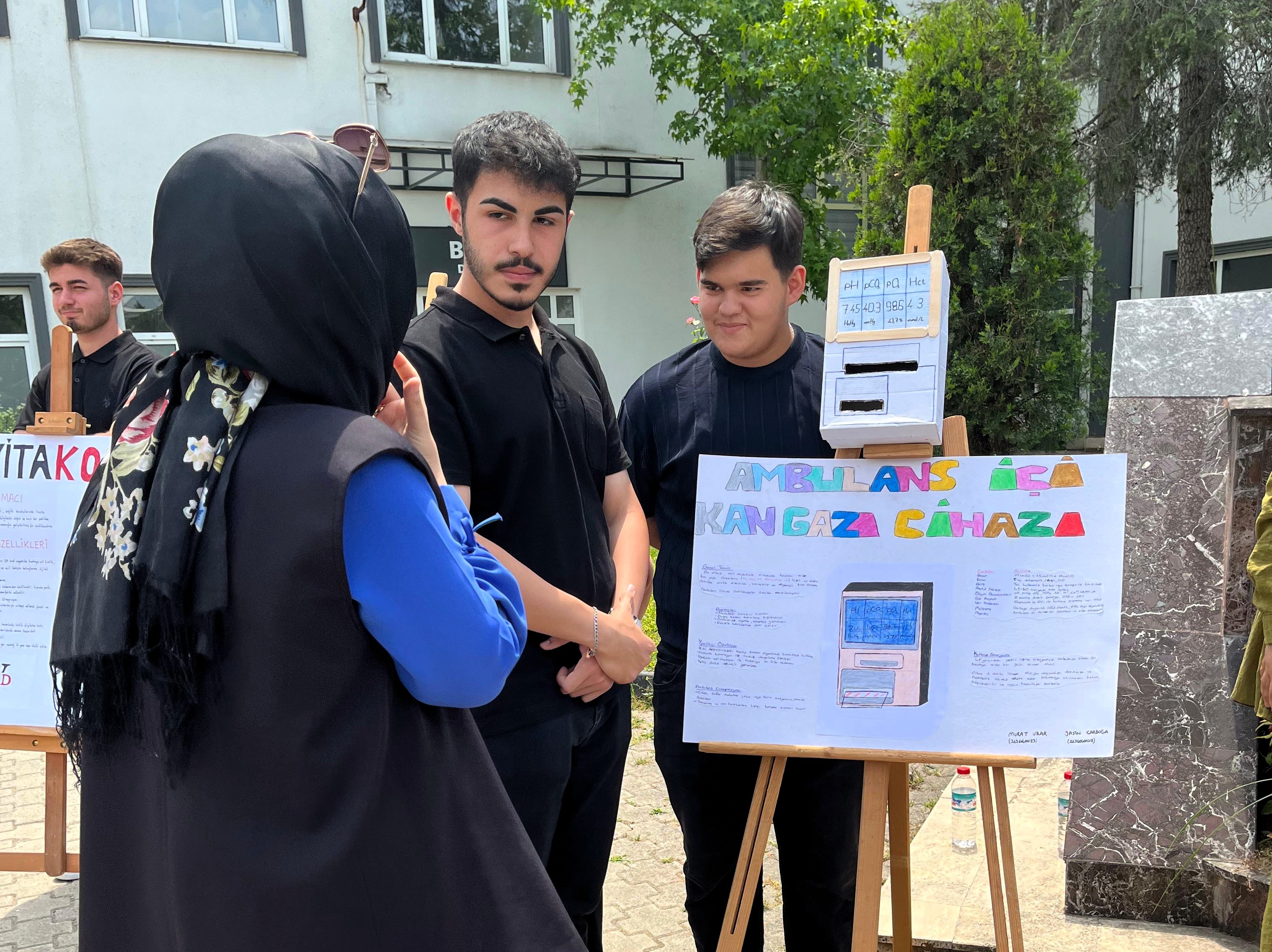 4Geleceğin Paramedikleri Sahne Aldı1