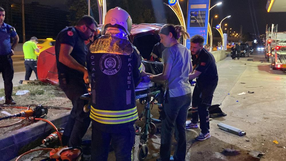 Akaryakıt Istasyonuna Dalan Otomobil Takla Attı 1'I Ağır 2 Yaralı 2