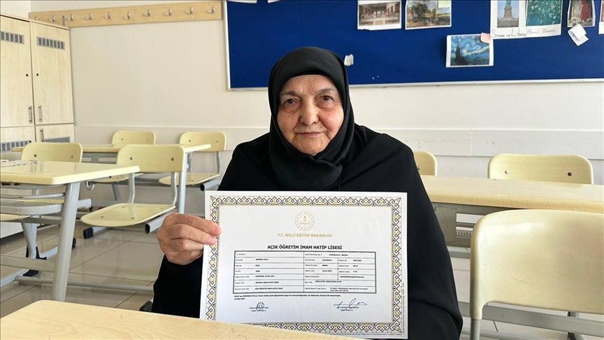 İstanbul'da Yaşayan 78 Yaşındaki Kadın Imam Hatip Lisesini Bitirip Hafız Oldu 2