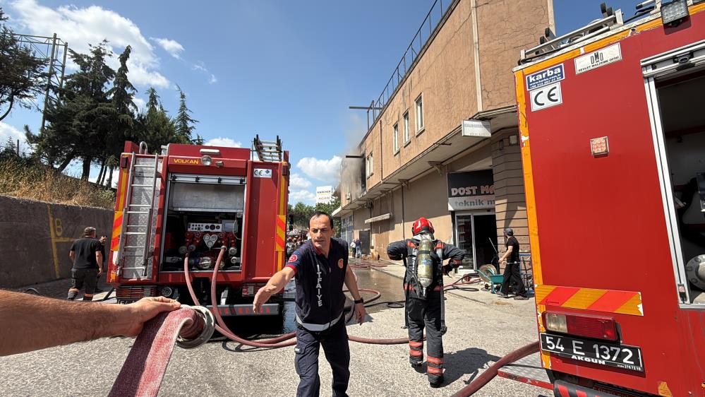 Sanayi Sitesindeki Çıkan Yangın Panik Oluşturdu 2