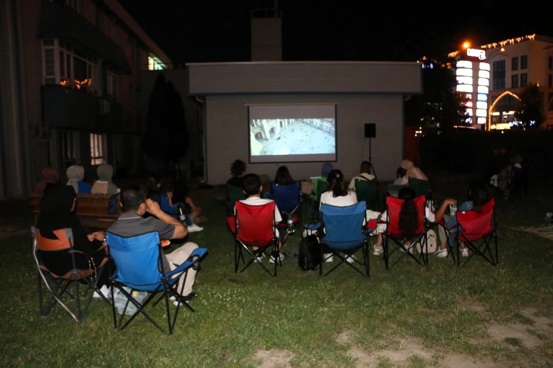 1Subü Öğrencileri Açık Hava Sinema Etkinliğinde Buluştu