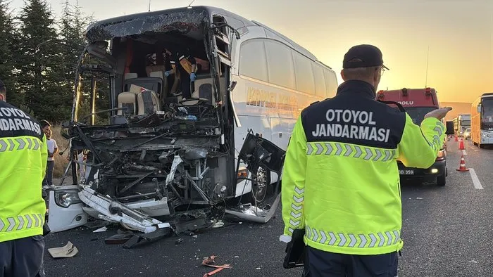 0X0 Son Dakika Bolu Otoyolunda Can Pazari Otobus Ile Kamyon Kaza Yapti 1 Olu 10 Yarali 1754975814929