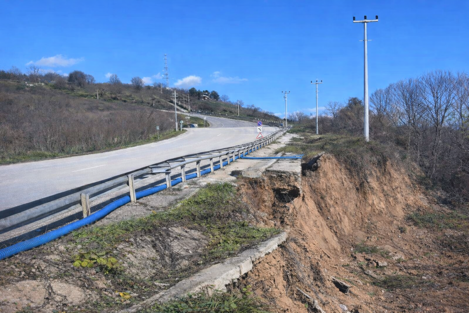 Bayraktepe'deki Yıkık Yol Kesimi