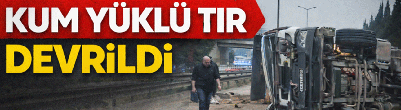 Kum yüklü tır devrildi!