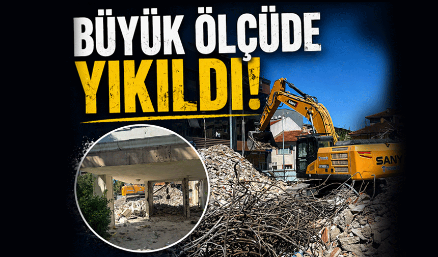 Kütüphane büyük oranda yıkıldı