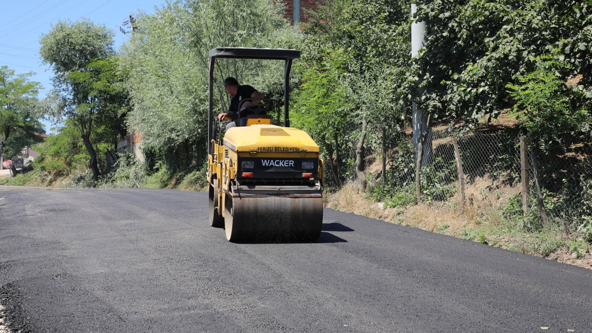 Bakırlı Mahallesi’nde sıcak asfalt seferberliği başladı