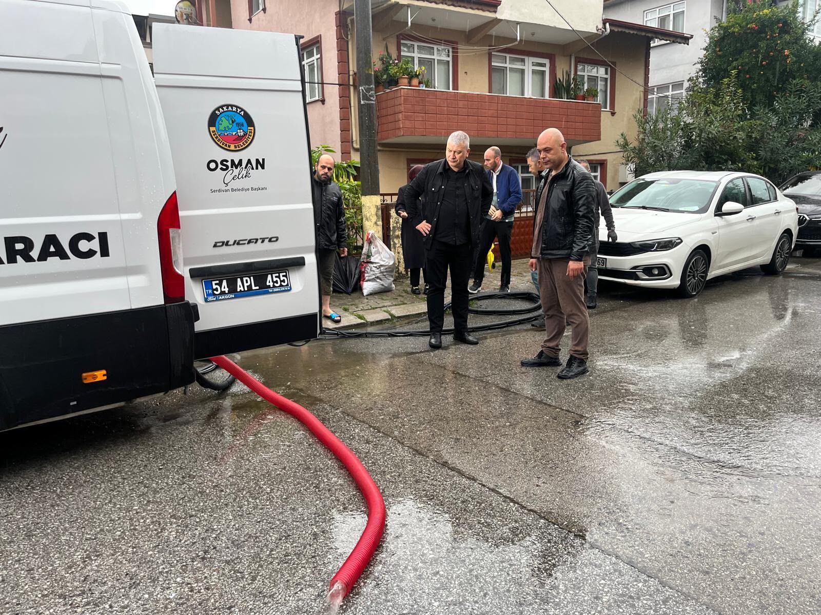 Başkan Çelik yağışın vurduğu bölgelerde sahaya indi