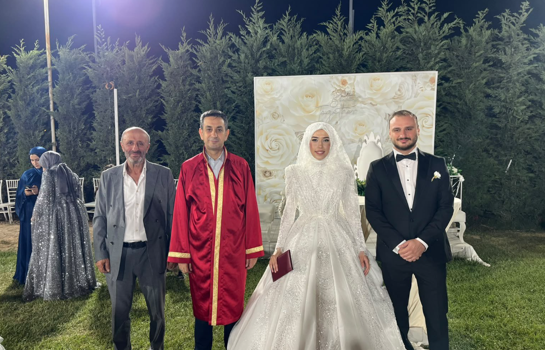 Akın’dan yeni evlenen çiftlere mutluluk dileği