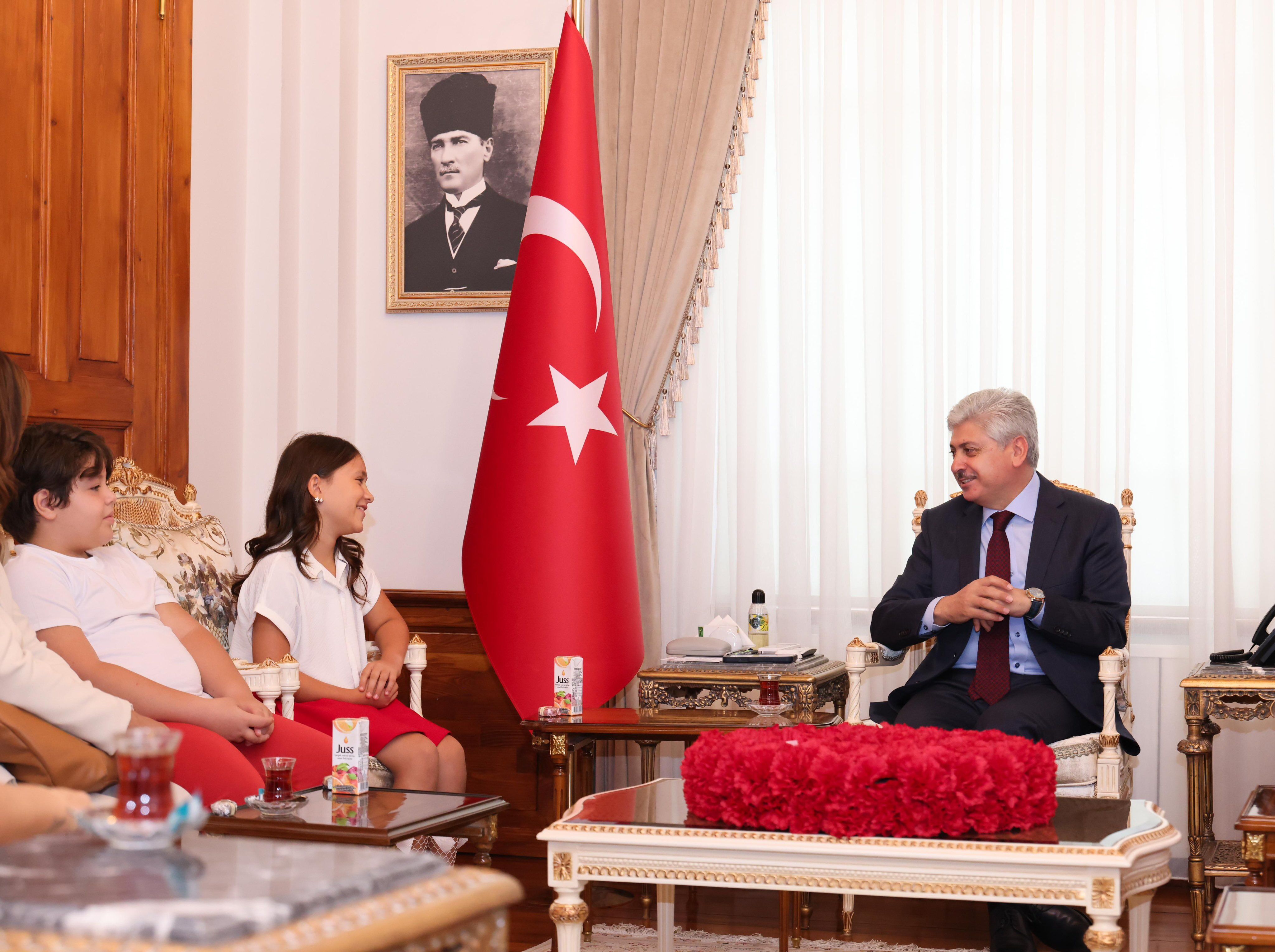 Öğrenci ve Velileri Makamında Ağırladı