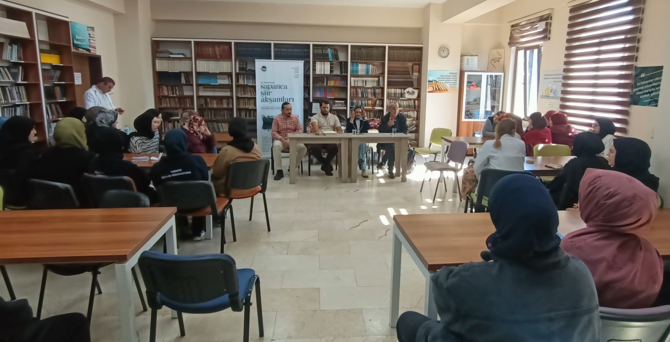 Sakarya’da şiir dolu buluşma! 23 şair öğrencilerle bir araya geldi