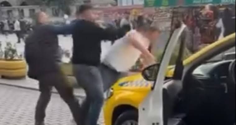 Taksicilerin yolcu alma tartışması kavgaya dönüştü