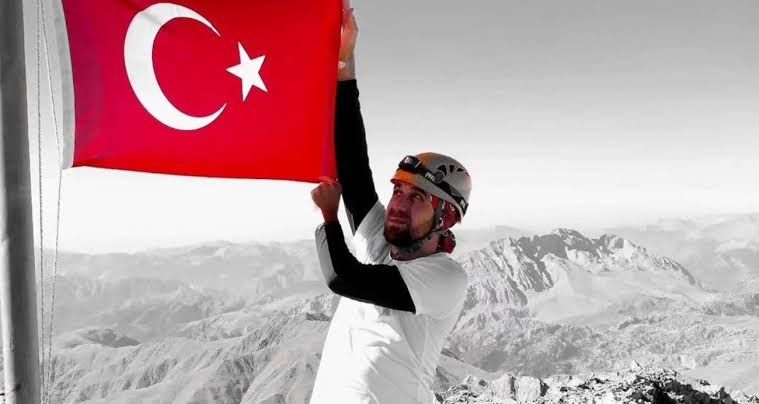 300 metrelik uçuruma düşen dağcı hayatını kaybetti